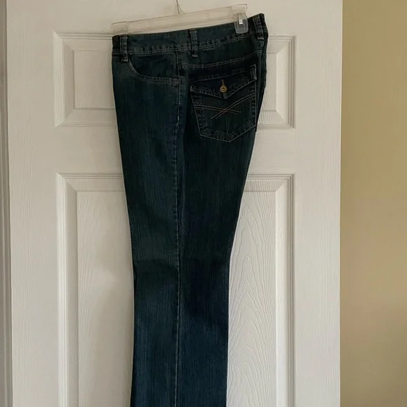 Like new boot cut jeans- size 8 average - Picture 9 of 14